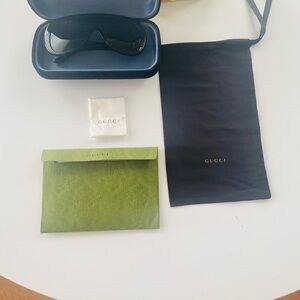 Gucci Black women’s Sunglasses. Brand new. Never been worn.With tags. Black gold